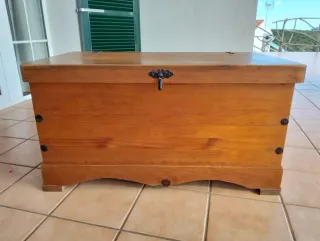 Baúl de madera maciza 90x50x47