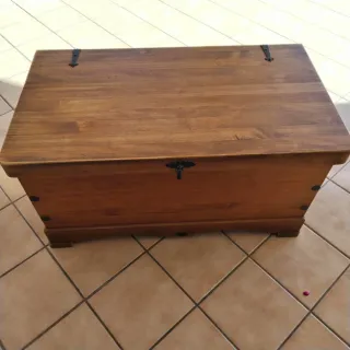 Baúl de madera maciza 90x50x47
