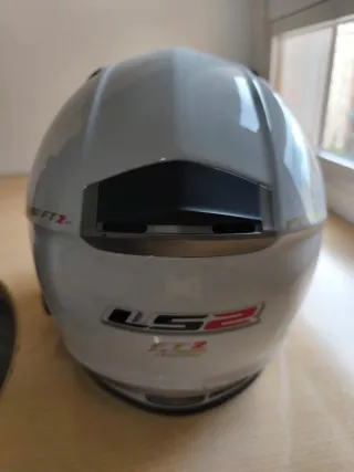 Casco de moto LS2 blanco
Talla M