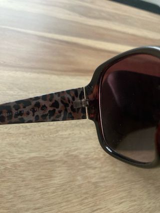 Gafas de sol Guess Tortoise