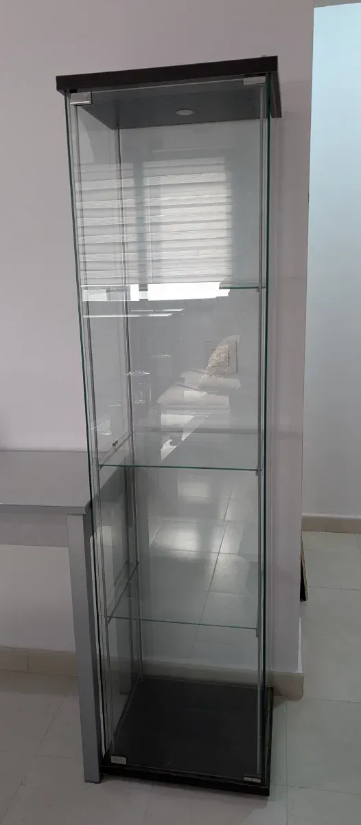 Vitrina Cristal Ikea Negra y Transparente