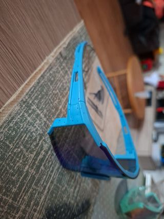 Gafas de sol unisex azules y moradas