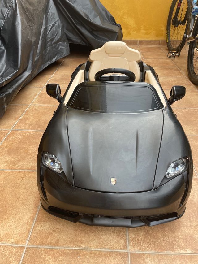 Coche eléctrico infantil negro