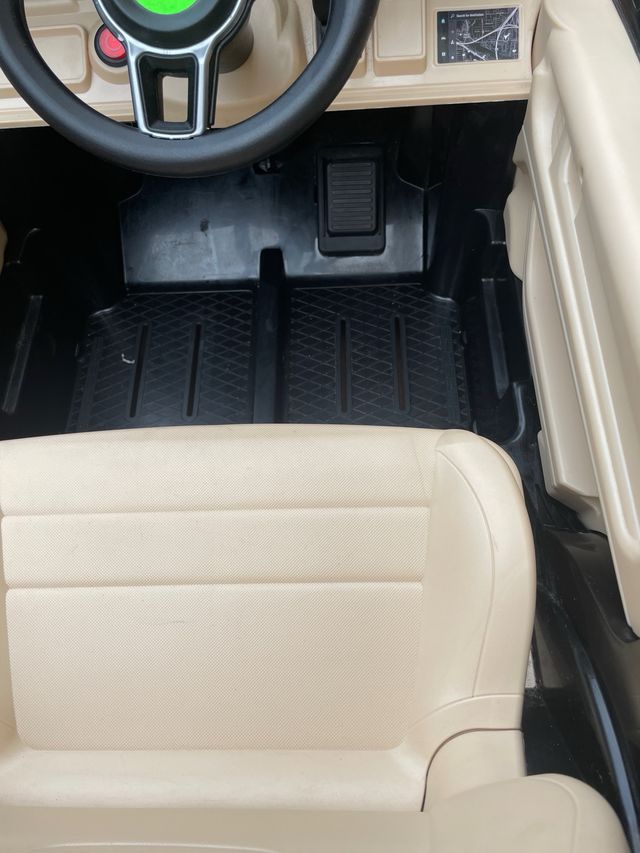 Coche eléctrico infantil negro