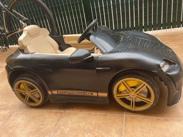 Coche eléctrico infantil negro