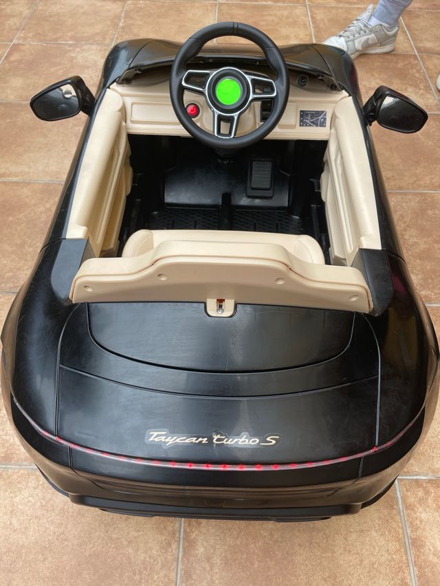 Coche eléctrico infantil negro