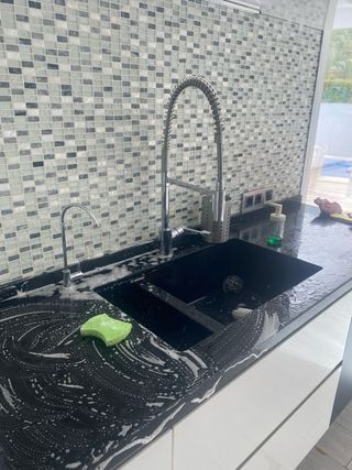 LIMPIEZA POR HORAS – ¡TU HOGAR IMPECABLE!