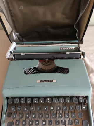 Máquina de escribir Olivetti Pluma 22