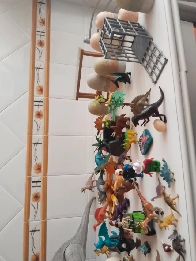 Lote de dinosaurios de juguete