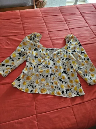 Blusa Zara floral manga larga