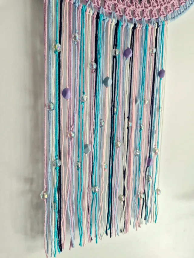 Atrapasueños tejido con cuentas