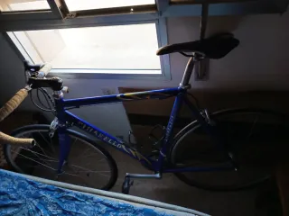 Bicicleta de carretera Pinarello Azul