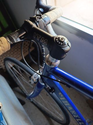 Bicicleta de carretera Pinarello Azul