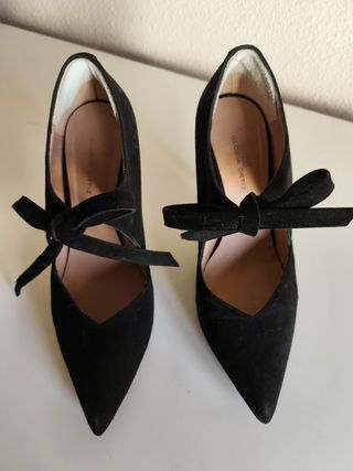 Zapatos tacón Gloria Ortiz ante lazo negro