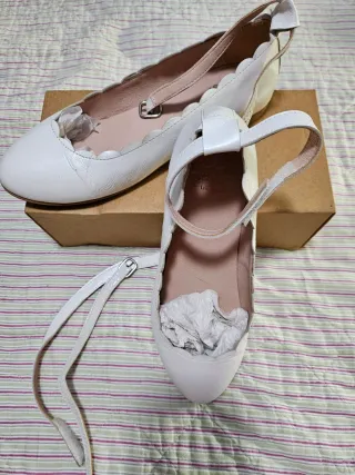 Zapatos blancos niña con tira