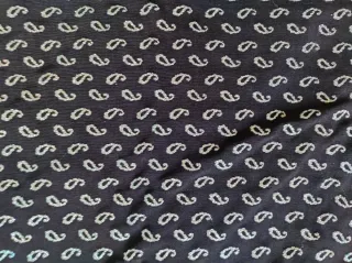 Top negro estampado paisley talla M