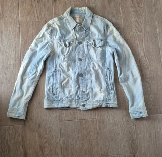 Cazadora vaquera Bershka desgastada Talla S