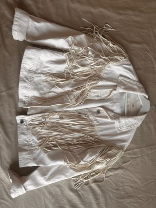 Chaqueta vaquera blanca con flecos