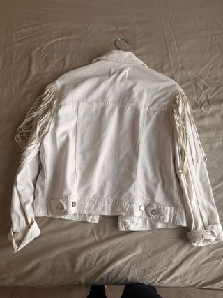 Chaqueta vaquera blanca con flecos