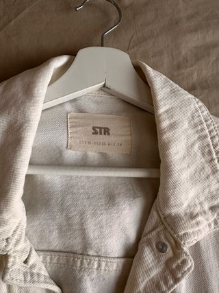 Chaqueta vaquera blanca con flecos