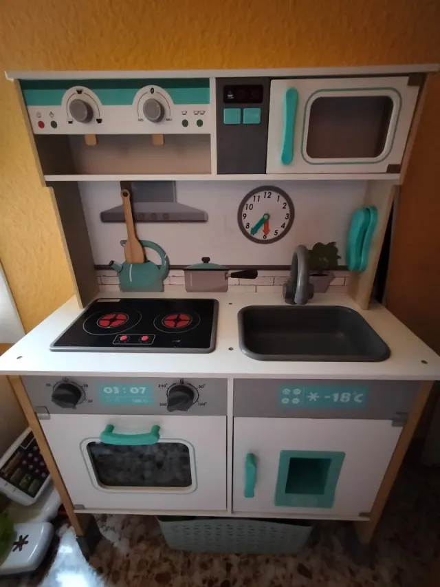 Cocina de juguete de madera