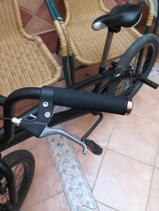 Bicicleta BMX negra