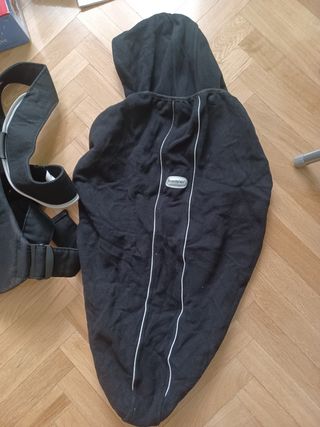 Mochila portabebés, funda y baberos BabyBjorn
