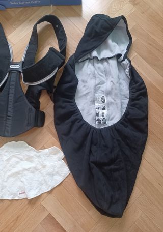 Mochila portabebés, funda y baberos BabyBjorn