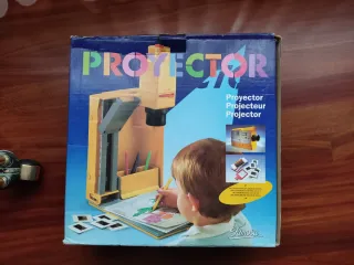 Proyector Famosa con diapositivas y accesorio