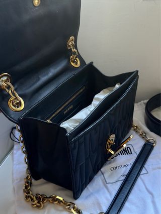 Bolso Moschino Negro y Dorado