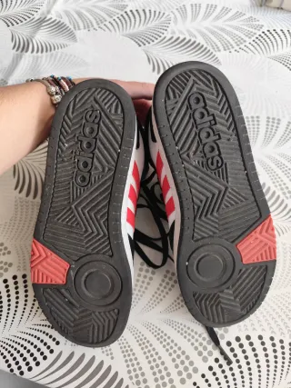 Deportivas Adidas Altas Negras y Blancas