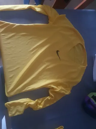 Camiseta térmica Nike amarilla talla S adulto
