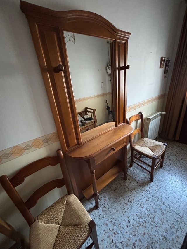 Mueble de madera con cajón