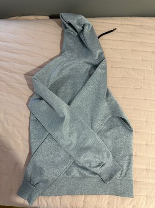 Sudadera Adidas gris con capucha y cremallera