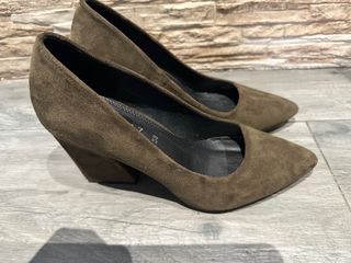 Zapatos tacón Zara verde militar talla 38