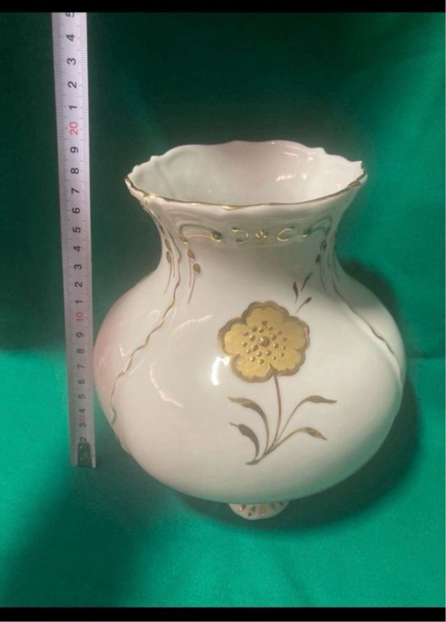 Jarrón porcelana blanco y oro decorativo