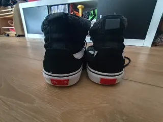 Zapatillas Vans Altas Negras y Blancas