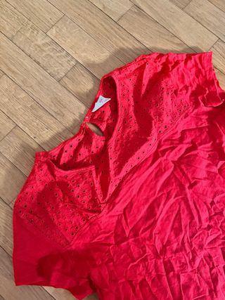 Camiseta niña roja bordada