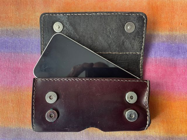 Funda movil cuero artesanal cinturón