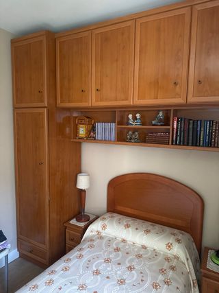 Mueble de dormitorio con cama
