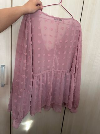 Blusa rosa con puntitos