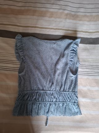 Camisa Bershka sin mangas lunares azul XS