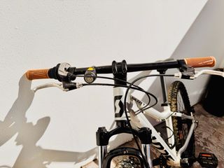 Bicicleta Scott Scale 24 Disc Plata