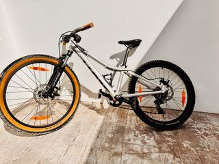 Bicicleta Scott Scale 24 Disc Plata