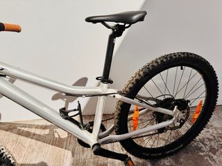 Bicicleta Scott Scale 24 Disc Plata