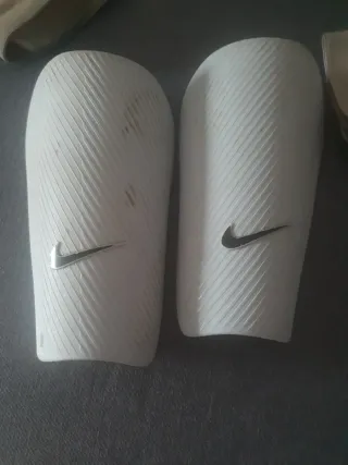 Espinilleras Nike Blancas
