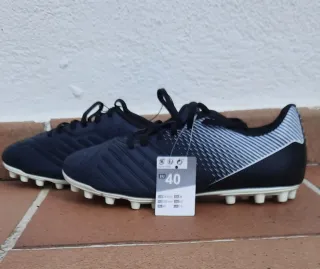 Botas de fútbol negras Talla 40 sin estrenar