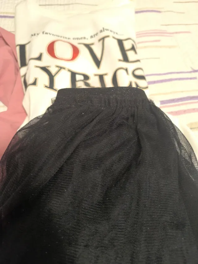 2 Conjuntos Camiseta y Falda y cazadora polipiel