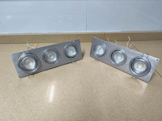 2 Tiras Focos LED Empotrables Baño Plata y alumini