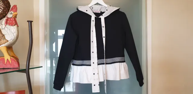 Sudadera La Buena Juanita Negra y Blanca